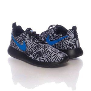 Nike 'Roshe Run' Sneaker, Size 7 M - Grey